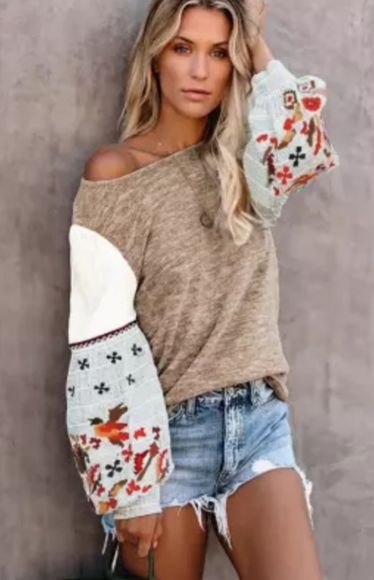 CLEARANCENew Boutique Khaki Printed Sleeve Sweater - Picture 2 of 5